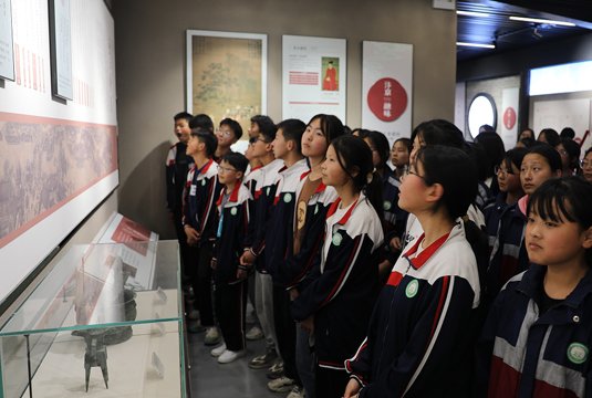 将整个景区分为“一廊三厅一馆一园”