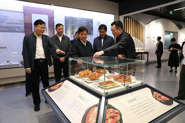 农业与农村委员会法案室副主任王观芳