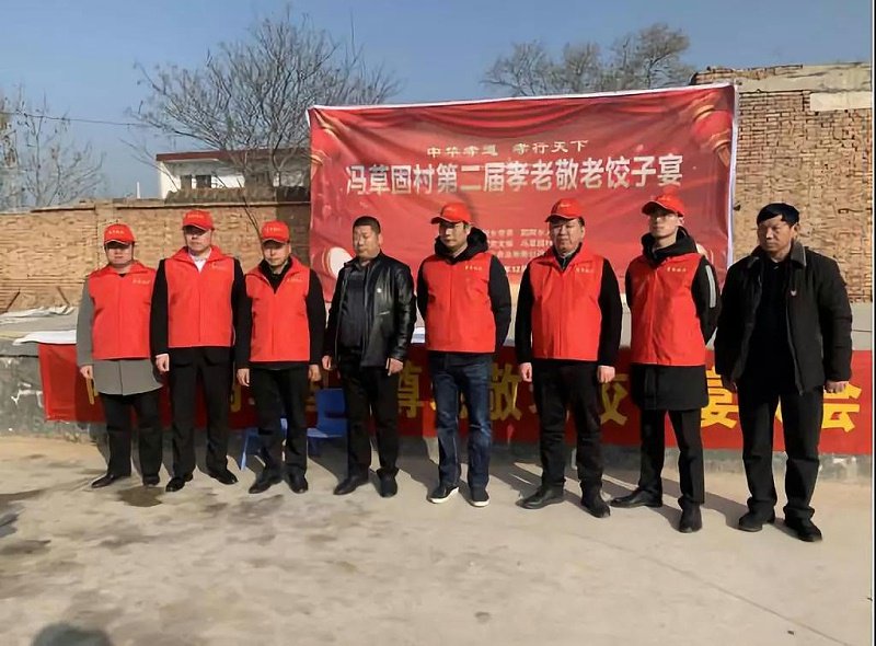 全体党员入村进行义务劳动
